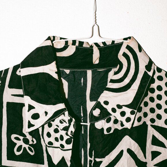 Vintage Patterned Button-Down Short-Sleeve Shirt - Picture 6 of 6